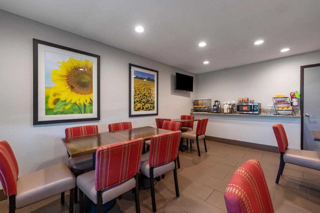 Comfort Inn & Suites Hays I-70 Luaran gambar