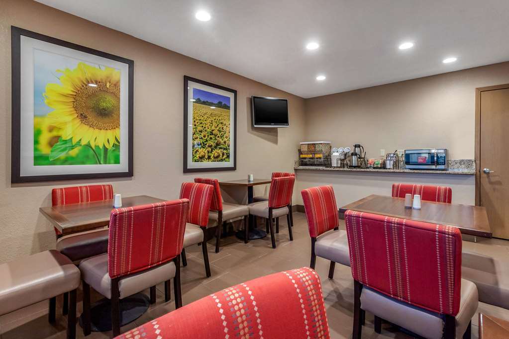 Comfort Inn & Suites Hays I-70 Restoran gambar